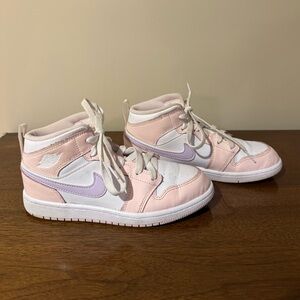 Air Jordon 1 Mid Size 2Y
Pink/white/purple